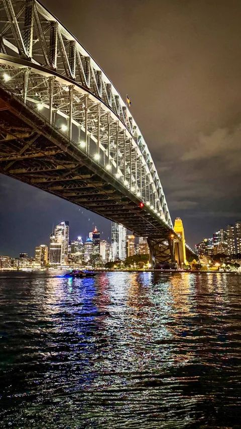 Sydney Harbour waterfront building view