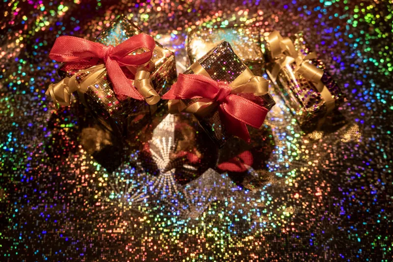 Gift boxes with golden ribbons on glittering casino background for Plinko bonuses guide